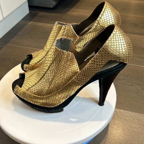 FINSK Platform Gold Faux Snakeskin Open Toe Stiletto Heels size Made in Italy - Picture 6 of 17
